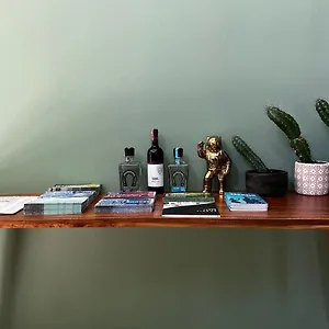 Condesa , Tiran Arnavutluk
